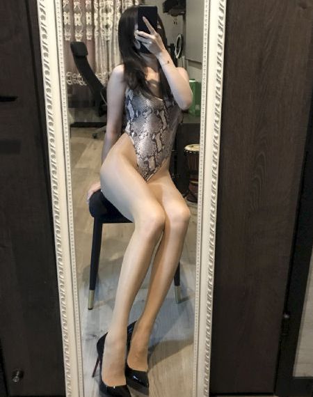 一边用手揉她的下面流了好多水_超清高清免费观看