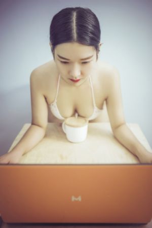 欧美深喉手交_手机免费观看
